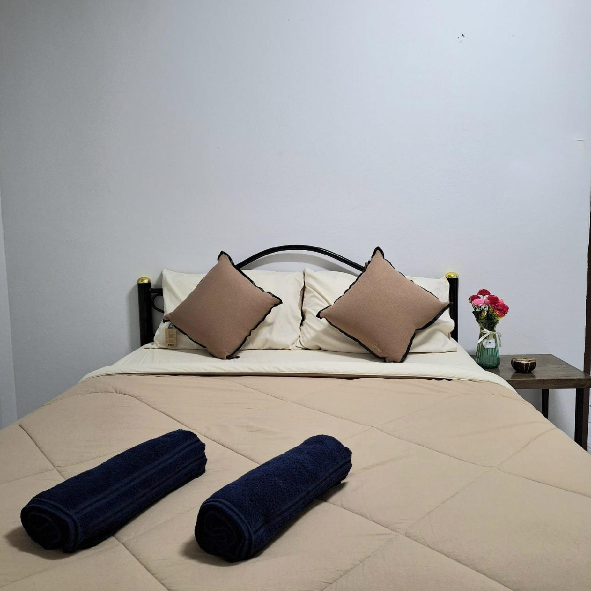 Jungle Cafe And Guesthouse Прачуап Кири Кан Екстериор снимка