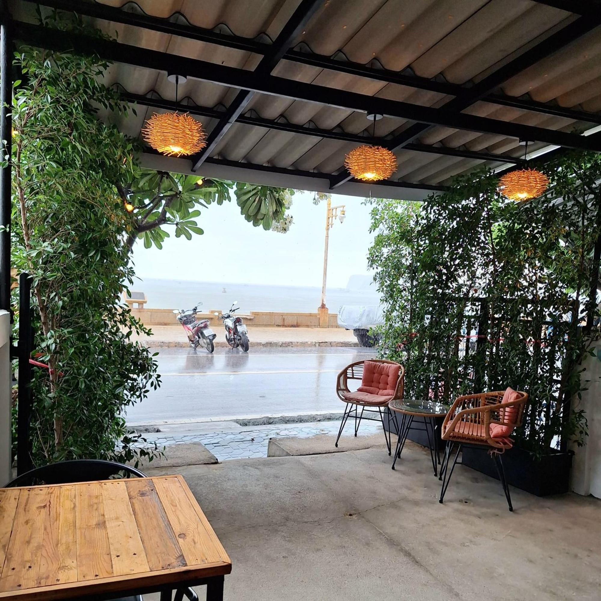 Jungle Cafe And Guesthouse Прачуап Кири Кан Екстериор снимка